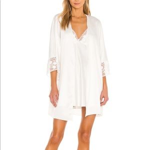 Bridal robe size M/L. Only worn once. Excellent condition.